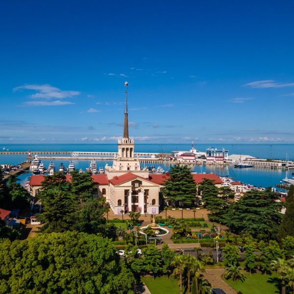 הקסם של סוצ׳י – החופשה המושלמת על חוף הים השחור